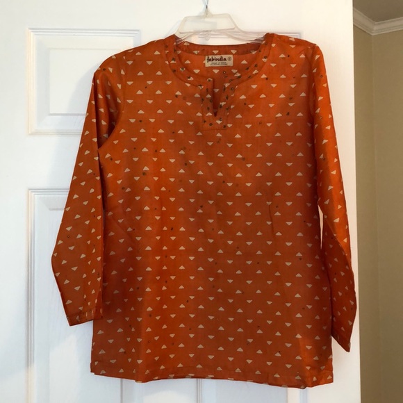 Artisan crafted 100% silk blouse - Picture 2 of 2